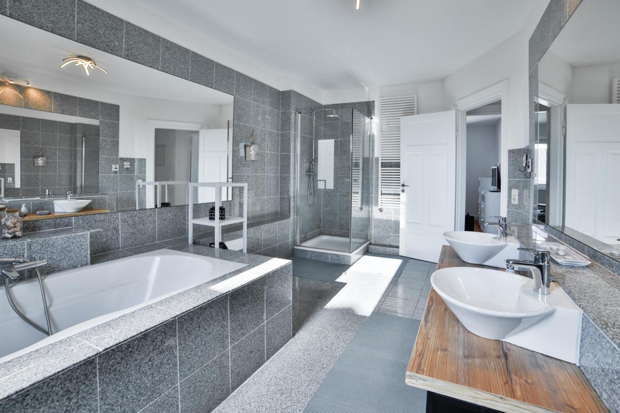 Exklusives Apartment Im Historischen Wohnhaus Mit Kamin, Bad & Viel Platz Бремерхафен Экстерьер фото